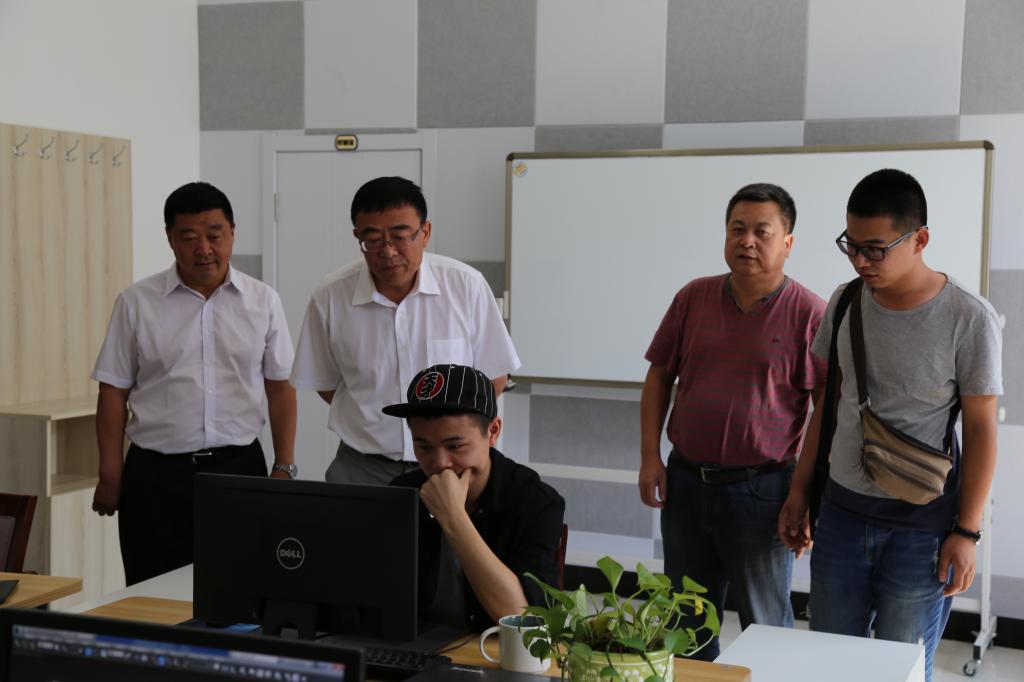 参观电脑动画专业工作室----艺卓数字传媒