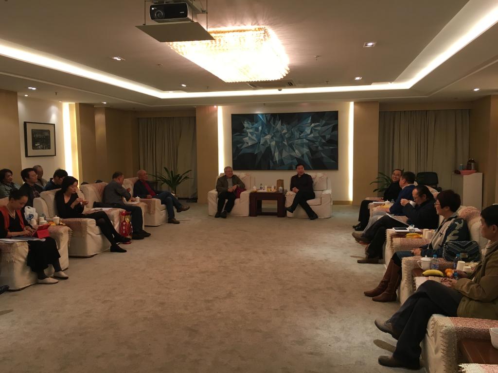 两地领导及参展艺术家进行了现场研讨